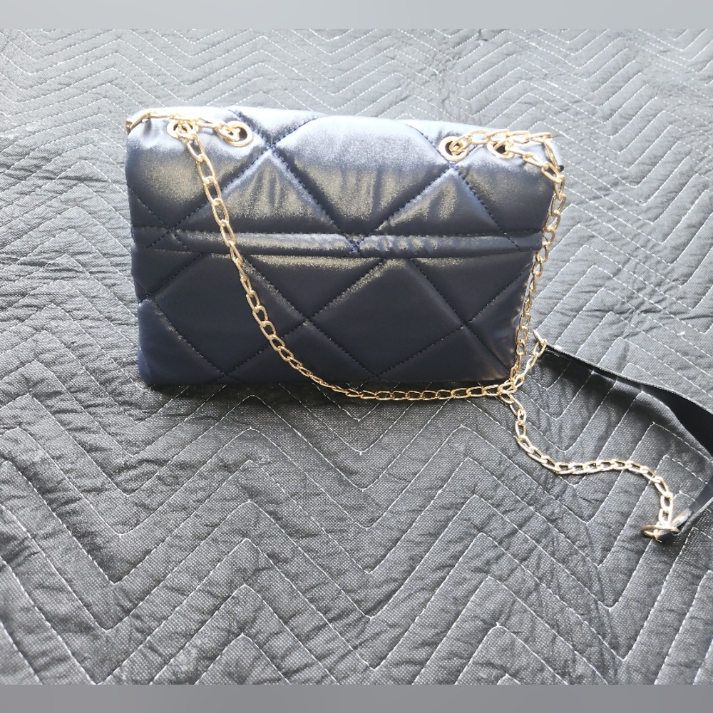 Crossbod golden chian strap handbag.  I wore it once, great condition, as new.
